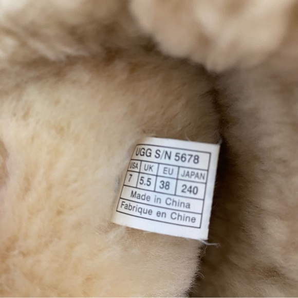 UGG Kensington Shearling Fleece Lined Winter Boots - Picture 6 of 9